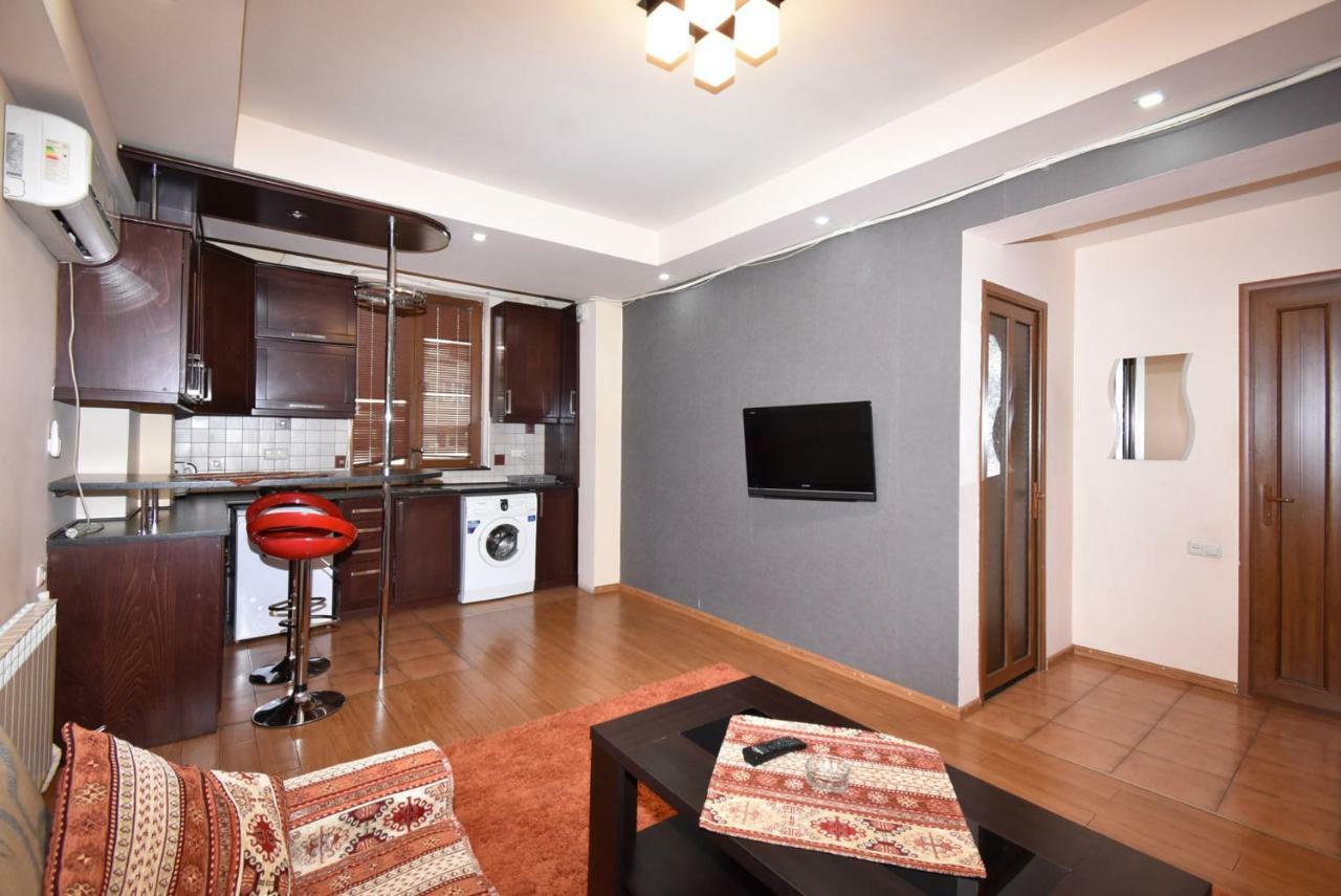 Apartments In Center Of Yerevan,Koghbatsi 1A Street المظهر الخارجي الصورة